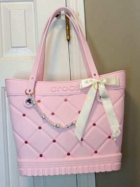 ♥️💖 Crocs Quilted Tote Pearl Bag Chain & Large Bow NWT MOTHER’S DAY GRADS GIFT